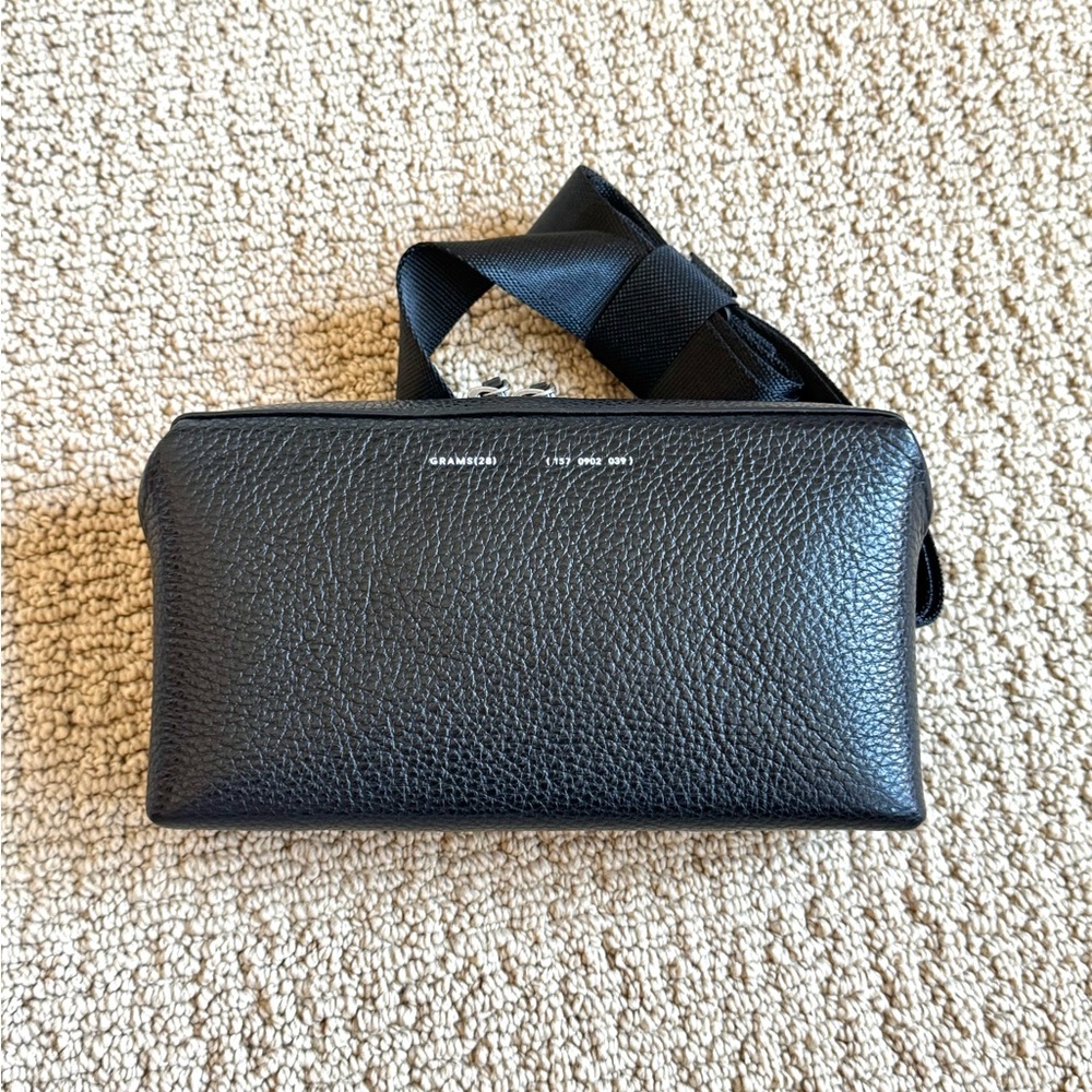 GRAMS(28) Black Leather Crossbody Bag - Picture 4 of 11